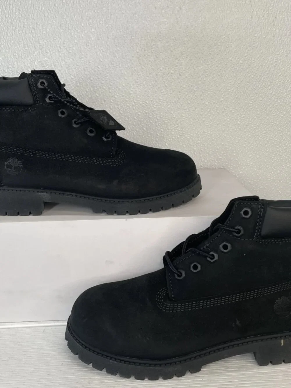 Timberland Youth Size 3 Premium 6 inch Waterproof Boot Black Nubuck Lace up